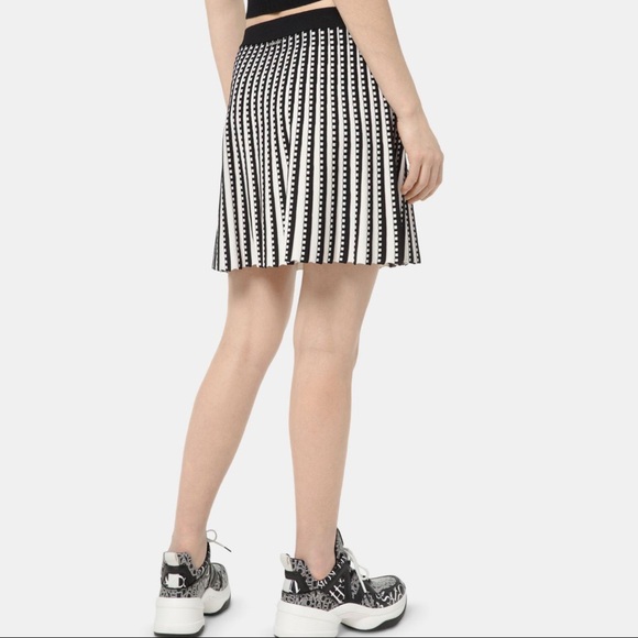 Michael Kors Geometric Grid Stretch-viscose Pleated Skirt - Picture 3 of 8